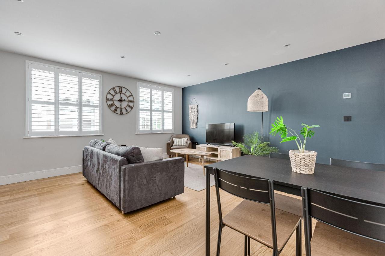 Charming 1 Bedroom Apt , Town Centre, Wifi, Free Parking By Tent Serviced Apartments Staines-upon-Thames Exteriör bild